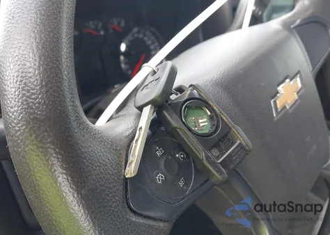 2018 Chevrolet Silverado 1500 Custom z USA, uszkodzony, nr VIN 3GCPCPECXJG409654